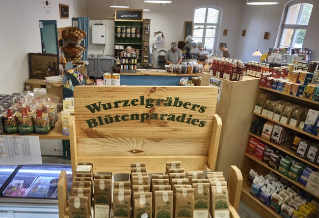 Der Hofladen mit Lebensmitteln nicht nur aus Eigenanbau und -produktion.