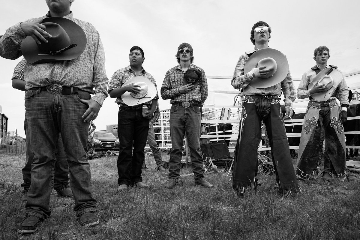 Eröffnungsgebet beim Rodeo, Yankton-Sioux-Reservat. Lake Andes, South Dakota, Juni 2023.