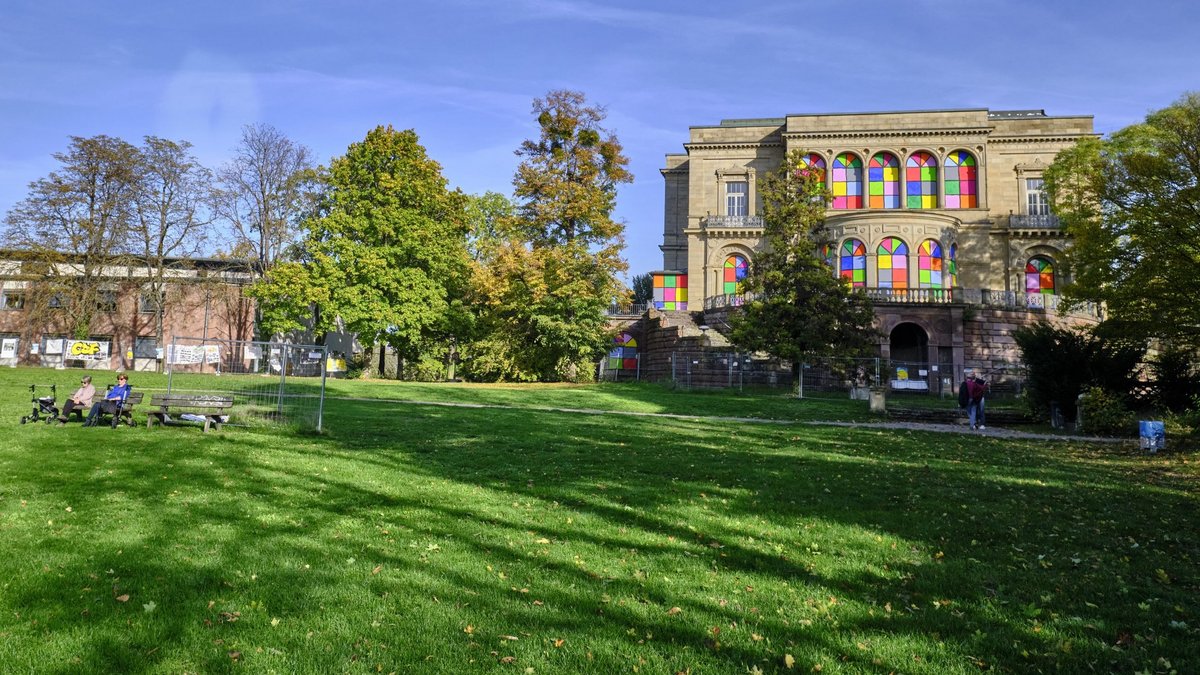 Das Westportal der Villa Berg im Herbst 2022, als es hieß: Jetzt geht's voran. Fotos: Joachim E. Röttgers