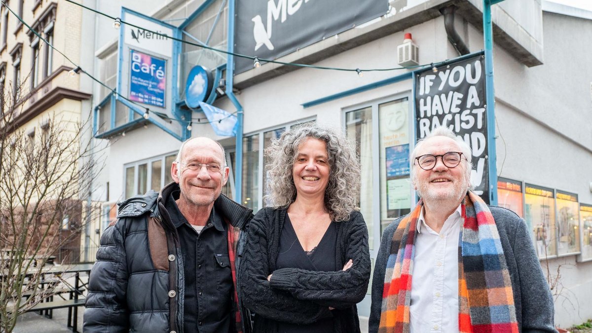 Freuen sich sichtlich auf die Premiere (v.l.): Moderator Stefan Siller, Annette Loers vom Merlin und Josef-Otto Freudenreich, Kontext. Fotos: Jens Volle