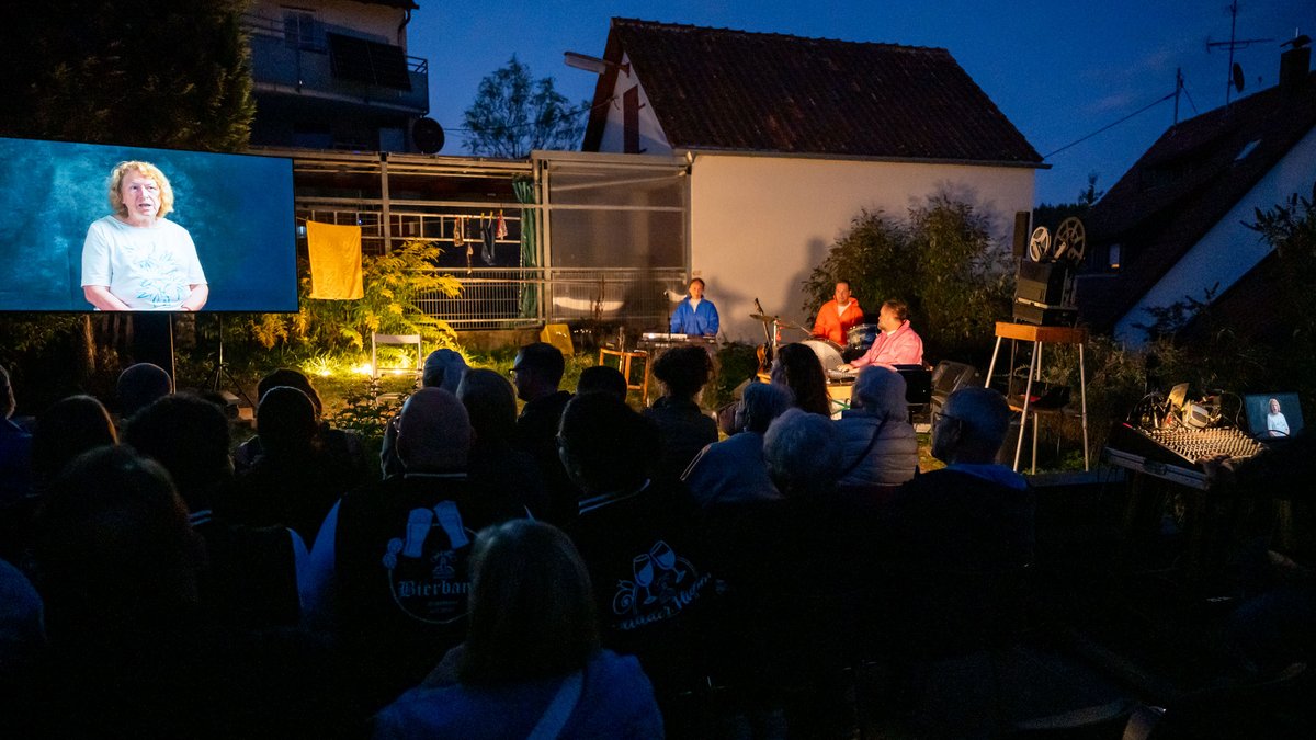 Zu den Interviews gibt's experimentelle Livemusik.