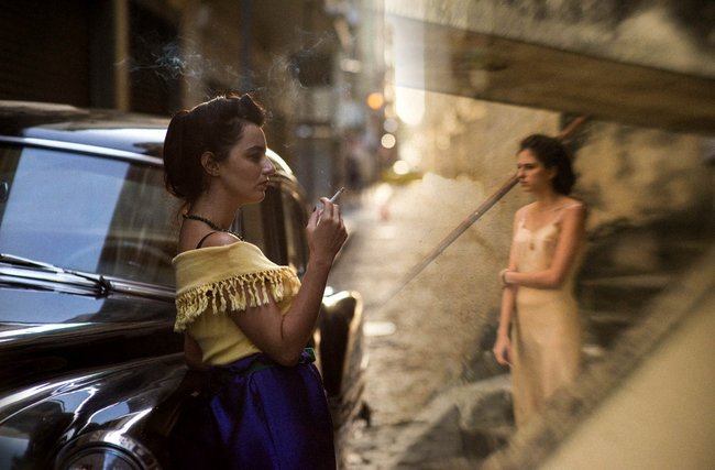 Guida (Julia Stockler) und Eurídice (Carol Duarte) 1950 in Rio. Fotos: Bruno Machado Guida (Julia Stockler) und Eurídice (Carol Duarte) 1950 in Rio. Fotos: Bruno Machado