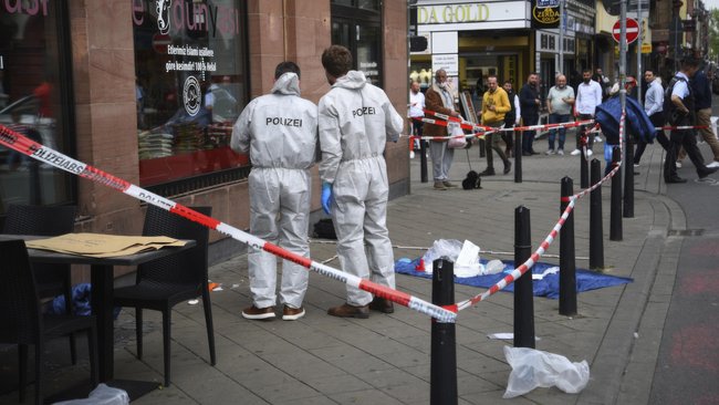 Solidarität gegen Kameraderie. Foto: René Priebe Solidarität gegen Kameraderie. Foto: René Priebe
