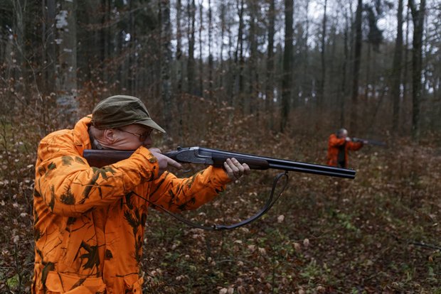 Heller mit seinem Jagdfreund, einem Metzger.