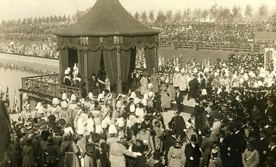 Die Honorationen des Kaiserreichs bei der Einweihung des Völkerschlachtdenkmals in Leipzig. Foto: Stadt Leipzig