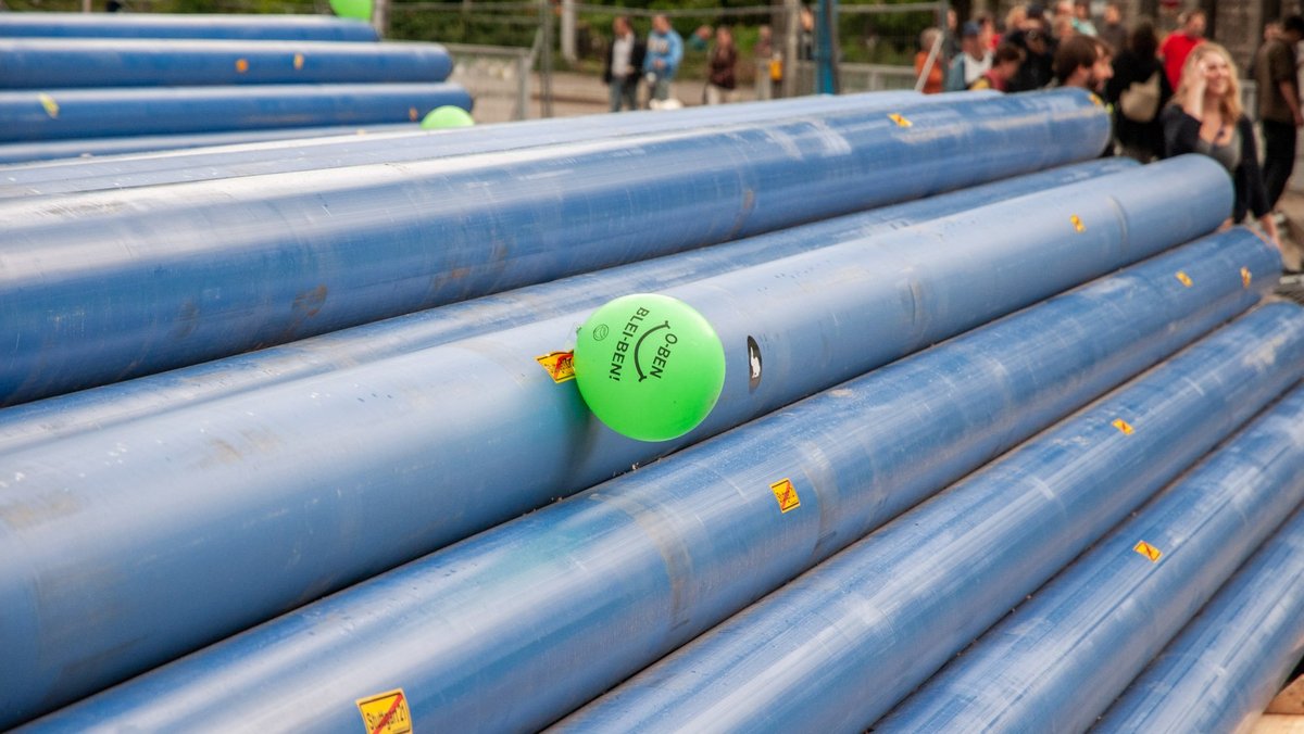 Das macht die Rohre nicht unbrauchbar. Bauschaum schon – mit solchen Aktionen hatten die allermeisten S-21-Demonstranten nichts am Hut.