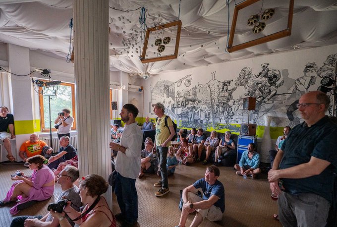 Klänge unterm Leintuchhimmel.