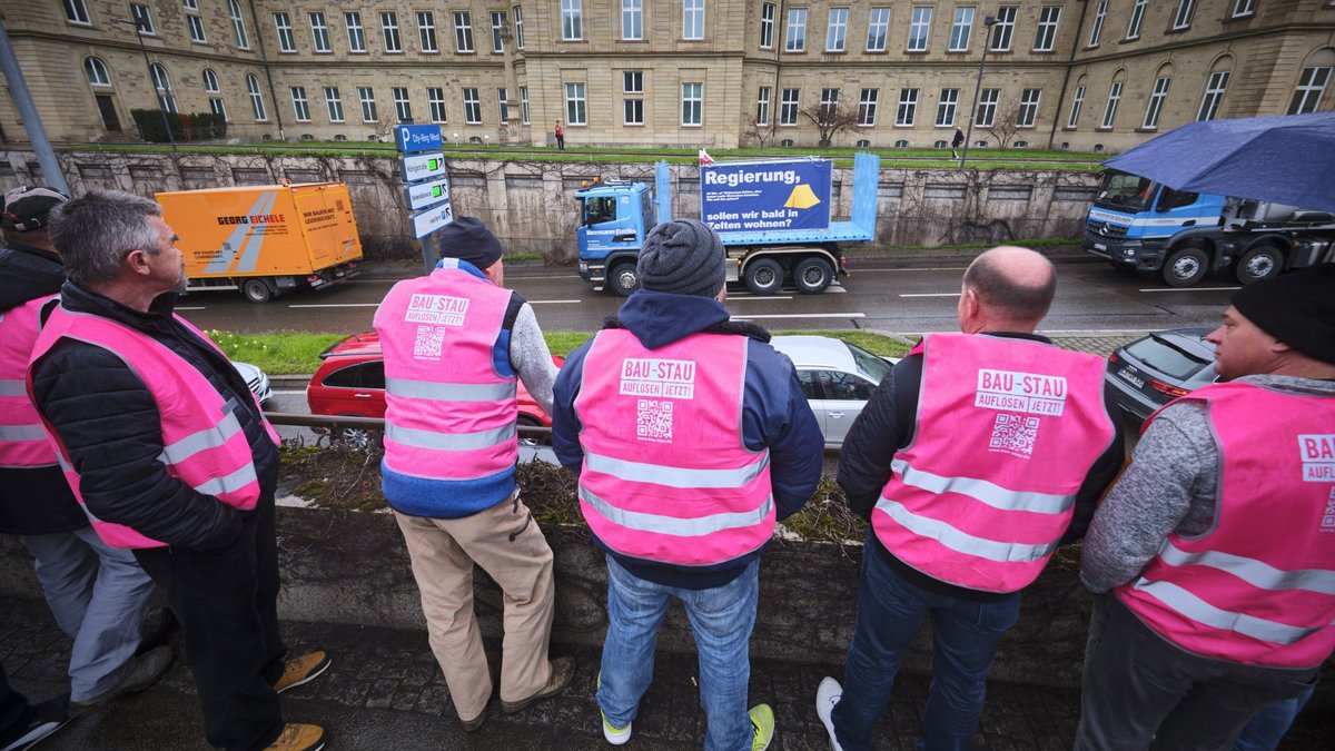 Demo-Korso aus Baufahrzeugen auf der Stuttgarter Planie am 1.3.2024. Fotos: Joachim E. Röttgers