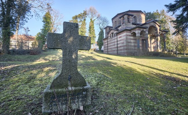 Am anderen Ende des Städtchens: das Mausoleum der Fürstenfamilie. Foto: Joachim E. Röttgers Am anderen Ende des Städtchens: das Mausoleum der Fürstenfamilie. Foto: Joachim E. Röttgers