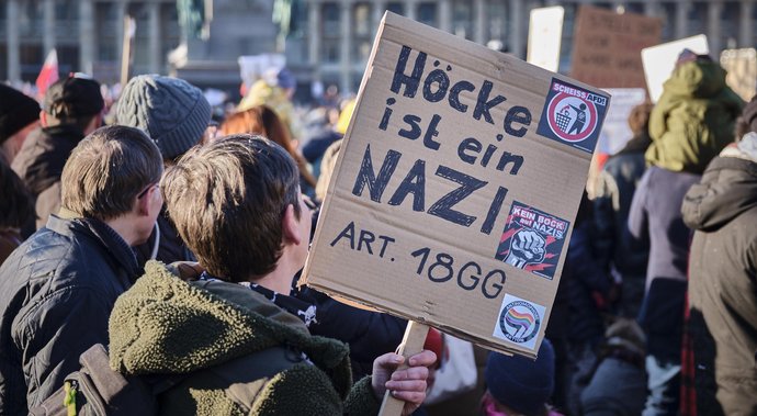 Artikel 18 Grundgesetz könnte bei Björn Höcke greifen. Foto: Joachim E. Röttgers Artikel 18 Grundgesetz könnte bei Björn Höcke greifen. Foto: Joachim E. Röttgers