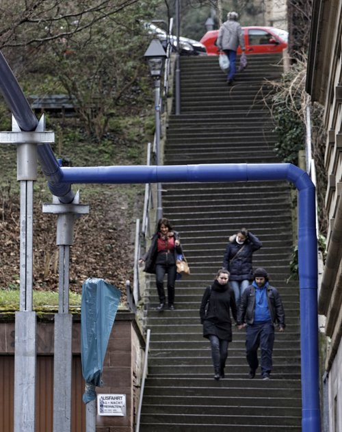 Stuttgart, Stadt der Stäffele und blauen Rohre.