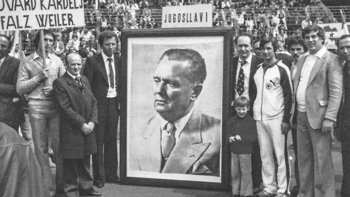 Fototermin mit Tito vor einem Freundschaftsspiel einer Jugoliga-Auswahl im Stuttgarter Neckarstadion. Foto: Gojko Čizmić