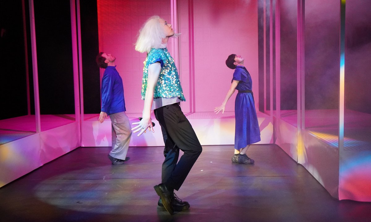 Referenz an den Pop zu Songs von Britney Spears und Taylor Swift. Mehr Szenen aus den "Taumel des Zorns"-Episoden mit Klick auf den Pfeil.