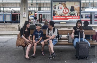 Warten. Auf den Zug und bessere Zeiten bei der Bahn.