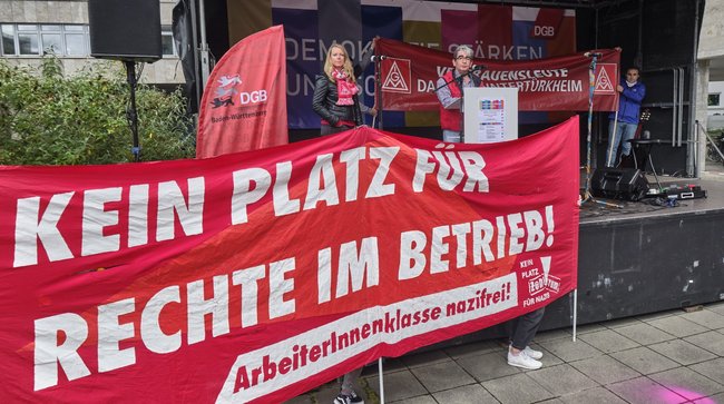 Auch IG-Metall-Funktionärin Nadine Boguslawski (links) macht sich gegen Gewalt stark.