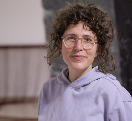 Anna Gohmert sagt, es brauche mehr Frauen in der Kunst. Sie will die miesen Arbeitsbedingungen ändern. Foto: Joachim E. Röttgers