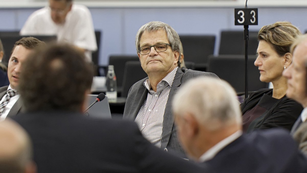 Zweiter Untersuchungsausschuss: Als einer von wenigen hat der Grünen-Ausschussobmann Uli Sckerl (Mitte) nachgebohrt. Fotos: Joachim E. Röttgers Zweiter Untersuchungsausschuss: Als einer von wenigen hat der Grünen-Ausschussobmann Uli Sckerl (Mitte) nachgebohrt. Fotos: Joachim E. Röttgers