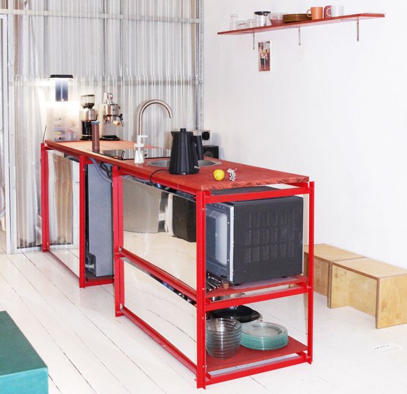 Küchenbereich im Polycarbonara-Kiosk, Hamburg. Foto: Max Leo Maurer