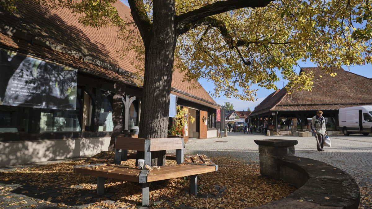 Ort für Märkte und Treffen, der historisch einmal Parkraum weichen sollte: der Sieben Kelternplatz.