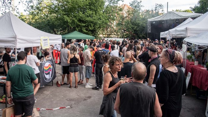 Zwei Tage lang haben die Freund:innen des Epplehauses Jubiläum gefeiert. Zwei Tage lang haben die Freund:innen des Epplehauses Jubiläum gefeiert.