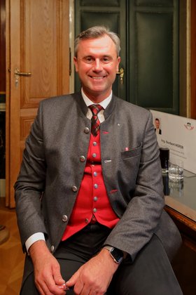 Mitglied der Marko-Germania zu Pinkafeld: Verkehrsminister Hofer. Foto: <a href=" https://commons.wikimedia.org/wiki/File:Norbert_Hofer_2016.JPG" title="Original auf Wikimedia" target="_blank">Bwag/Wikimedia</a>, <a href=" https://creativecommons.org