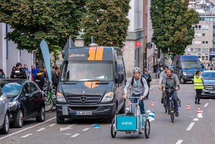 "Eine dieser Strategien war, langsam Parkplätze wegzunehmen." Im Bild eine Aktion gegen Falschparker in Stuttgarts Innenstadt. Foto: Joachim E. Röttgers