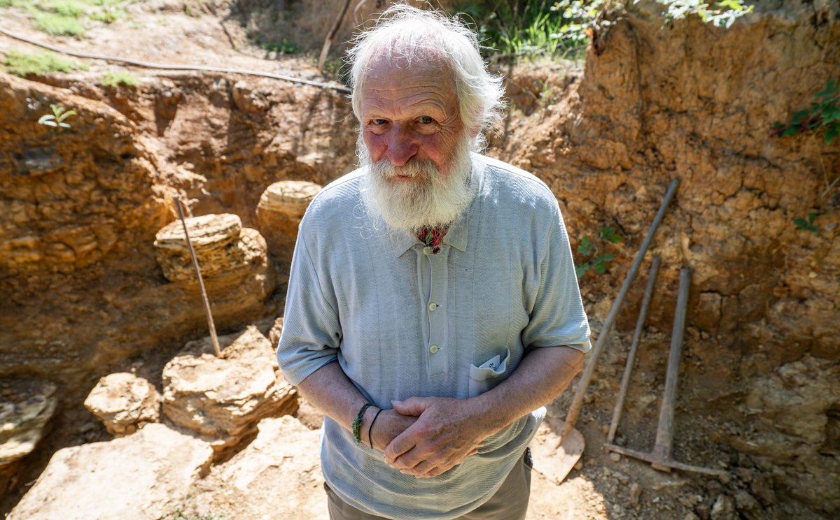 Und nochmal raus aus dem Kessel: Besuch bei Rentner Erich Roth in Pforzheim, der seit 30 Jahren Grundstücke kauft, um sie der Natur zu überlassen. Wir trafen Roth in einer großen, mit eigenen Händen freigelegten Ausgrabungsstätte in seinem Garten.
