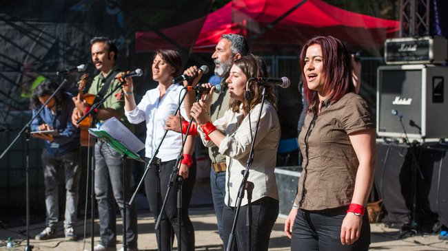 Die Grup Yorum 2018 auf dem "Rebellischen Musikfestival" in Thüringen. Foto: Rote Fahne – Magazin der MLPD
