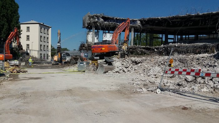 Abriss oder Sanierung? Beim Badischen Staatstheater in Karlsruhe sind die Bagger jedenfalls im Dauereinsatz. Foto: Florian Kaufmann Abriss oder Sanierung? Beim Badischen Staatstheater in Karlsruhe sind die Bagger jedenfalls im Dauereinsatz. Foto: Florian Kaufmann