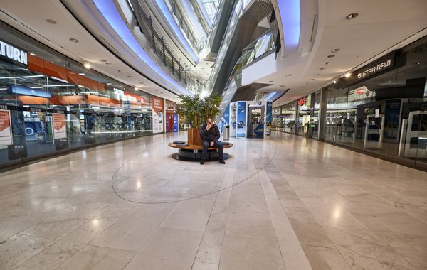 Allein im Konsumtempel: Stuttgart im Lockdown, März 2020. Foto: Joachim E. Röttgers