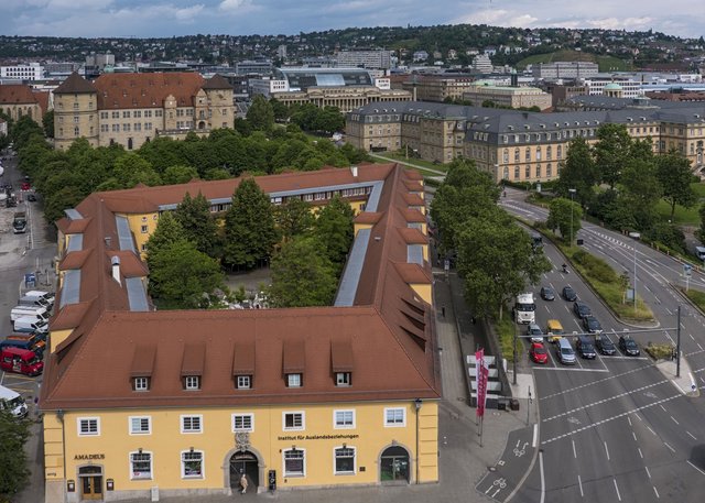 Das Deutsch-Amerikanische Zentrum/James-F.-Byrnes-Institut ist untergebracht im Alten Waisenhaus am Stuttgarter Charlottenplatz. Foto: Joachim E. Röttgers