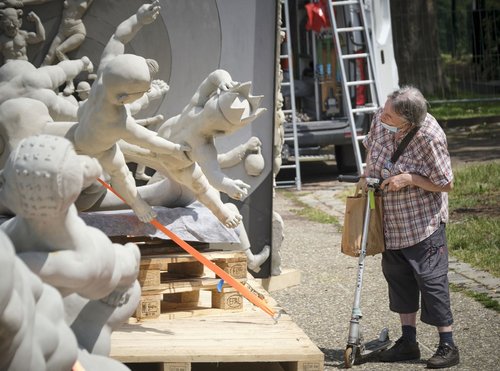 Da liegt er schon – ein letztes Verneigen.