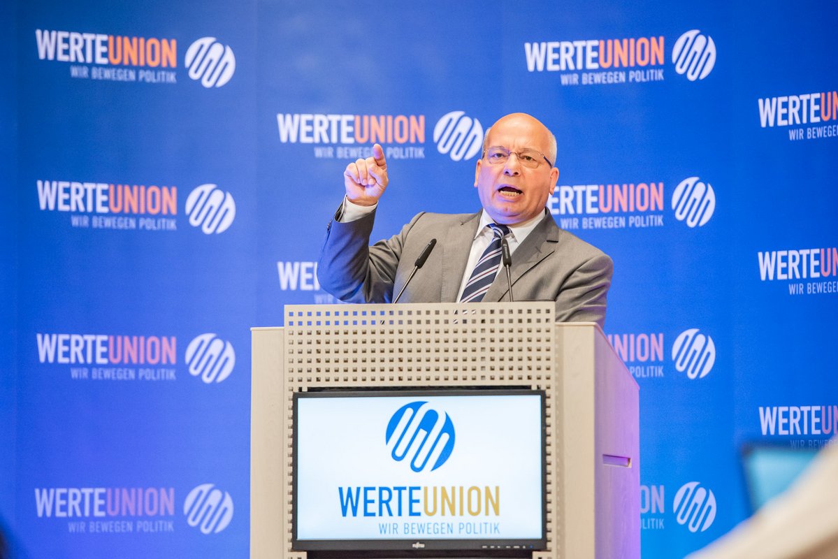 Polizeigewerkschafter Rainer Wendt in Fahrt. Fotos: Jens Volle