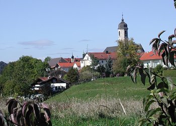 Heimat von Bürgern, die beteiligt sind: die Gemeinde Weyarn in Oberbayern. Foto: Elfi Weidl