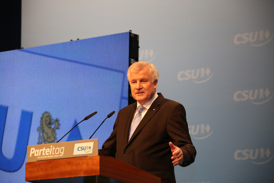 Horst Seehofer spricht zum Parteivolk. Foto: Metropolico.org, CC BY-SA 2.0