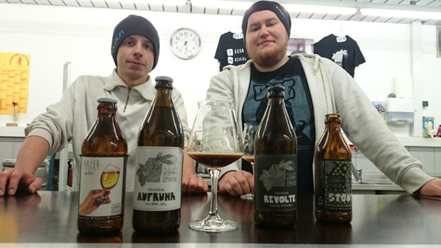 Notzinger Braurevolutionäre: Felix Ungerer (links) und Marc Schmidt. Foto: Jürgen Lessat