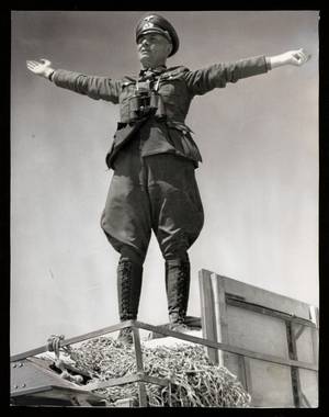 Erwin Rommel posiert in Afrika für Fotografen. Foto: Haus der Geschichte BW