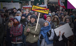 Demonstrierende StudentInnen