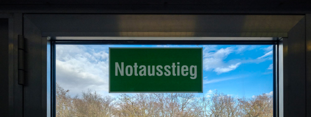 Dem Bundestag steht die Ausstiegstür offen.