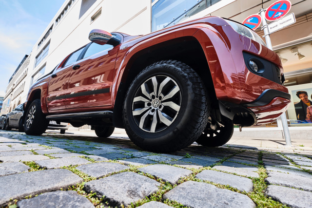 Zu groß, zu schwer, zu breit, zu alles: SUV. Foto: Joachim E. Röttgers