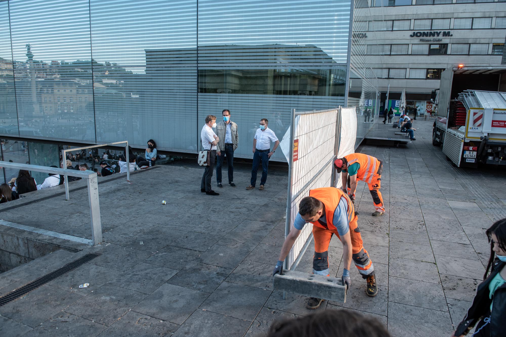 Doch plötzlich: Zwei Spielverderber kommen von oben!