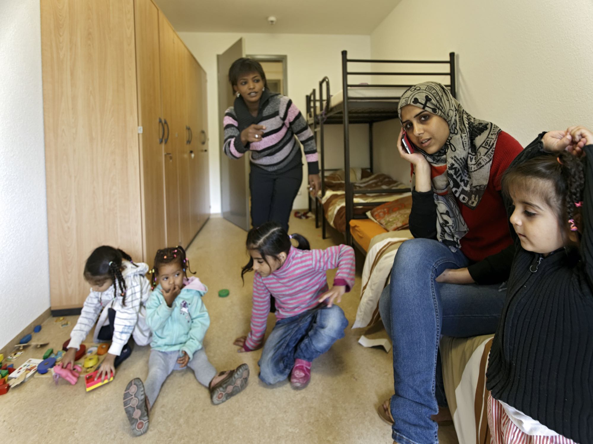 Grundrechte müssen draußen bleiben? Flüchtlingsunterkunft in Stuttgart-Plieningen. Fotos: Joachim E. Röttgers